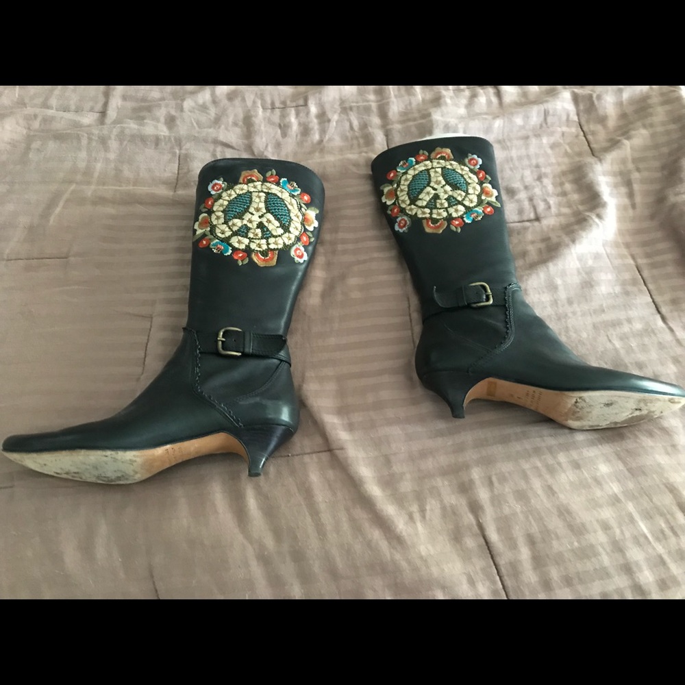 Isabella Fiore. Peace sign leather boots
